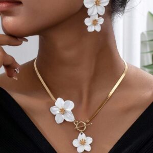 Boucles d’oreilles et coliers